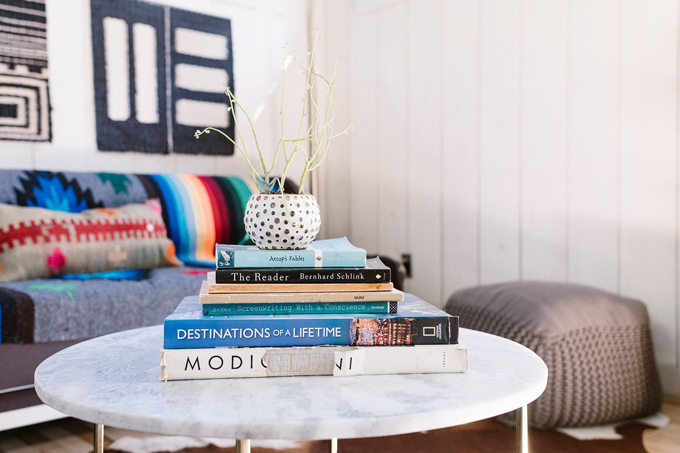 imgi_49_julian-living-area-books-SMALL - CARAVAN OUTPOST
